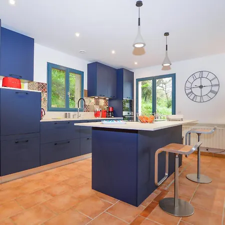 Stunning In Сasa de vacaciones Nessa